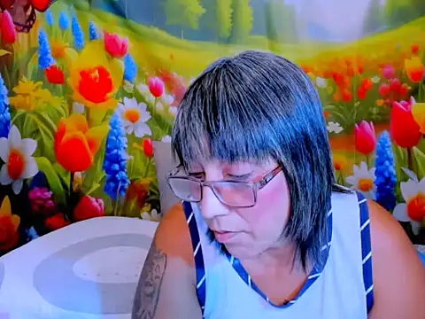 indianroxy (F milf) - make me smile...keep me happy