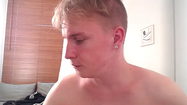 AlexxSweet live sex cam