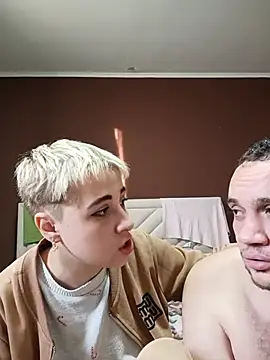 Gussie_Bridie webcam
