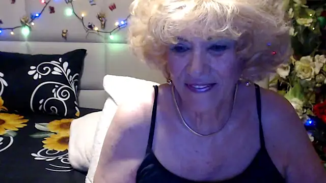 HappyWomanOn webcam