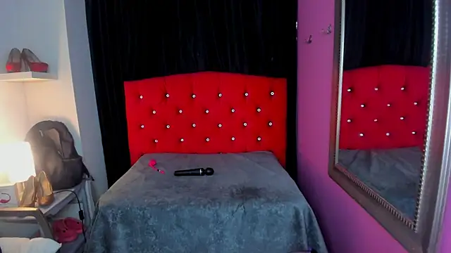 ScarletBigTitties webcam