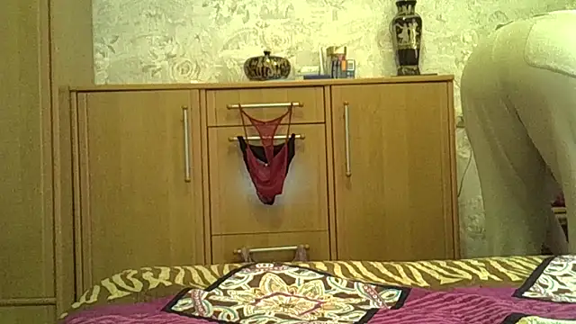 CurvyWild_Lady30 webcam