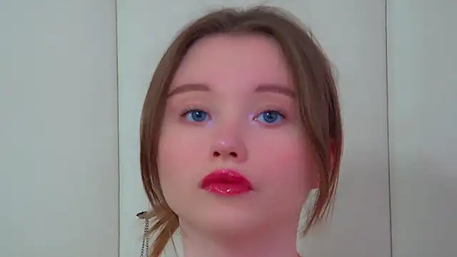 KeiraAsti webcam