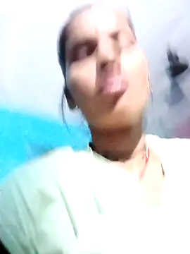 Raveena0990 webcam