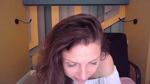 EllaLong webcam