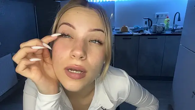 BlondeDoes