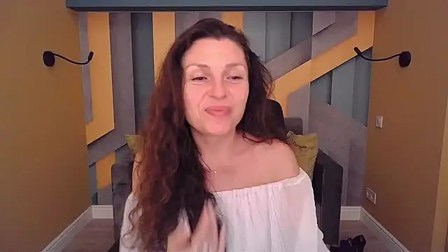 EllaLong webcam