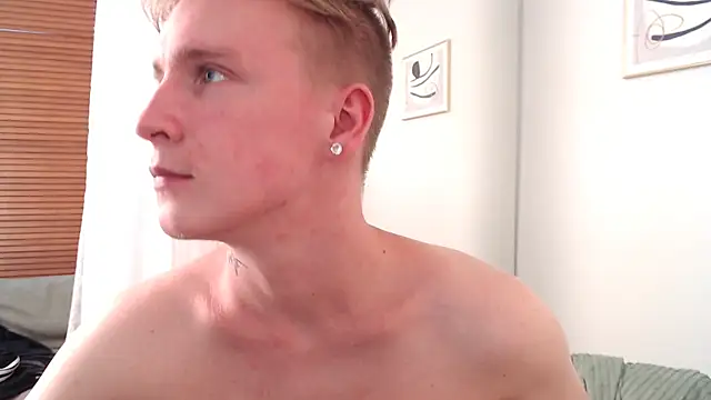 AlexxSweet webcam