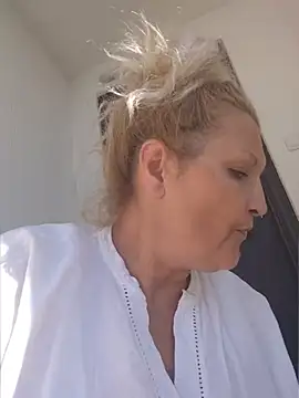 Divineblond webcam