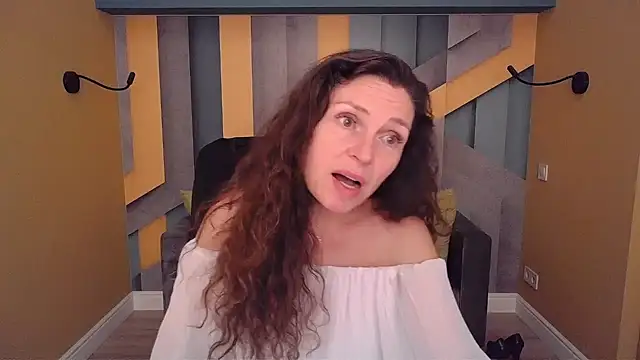 EllaLong webcam