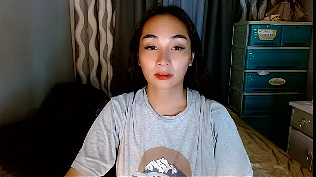 SweetLilly_18 webcam
