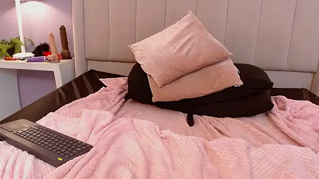 Lolagolden1 webcam