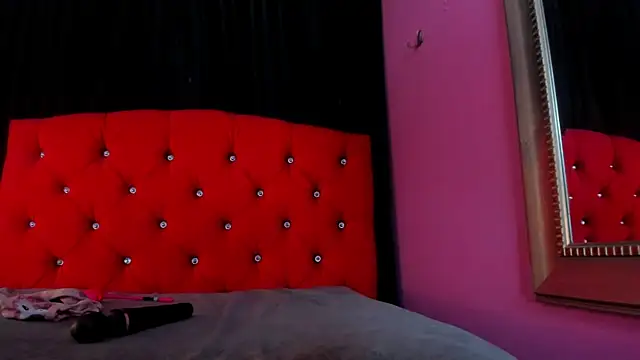 ScarletBigTitties webcam