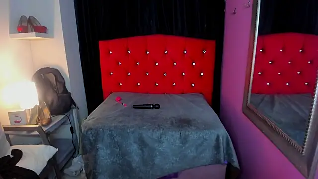 ScarletBigTitties webcam