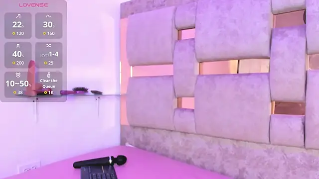 Playful_Violet webcam