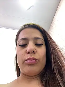 Pretty__Milf webcam