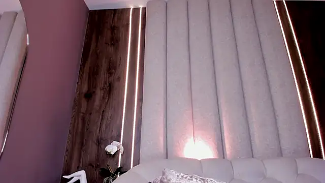 LucySalvatore_ webcam
