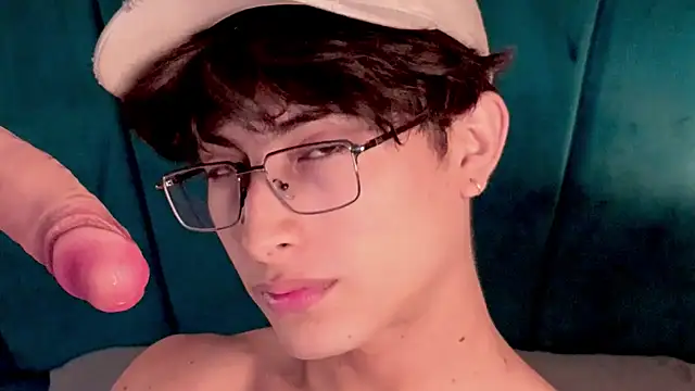 Aaron_Eze webcam