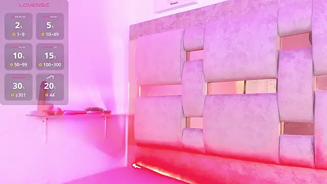 Playful_Violet webcam
