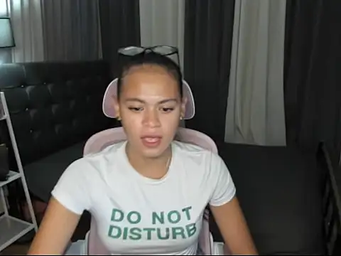 XTsUncutMargauxX webcam