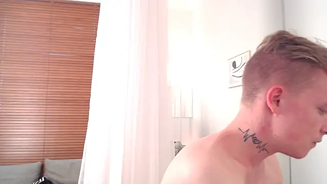 AlexxSweet webcam