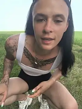 Nina_Louu webcam