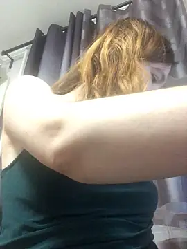 Velvet_Cry webcam