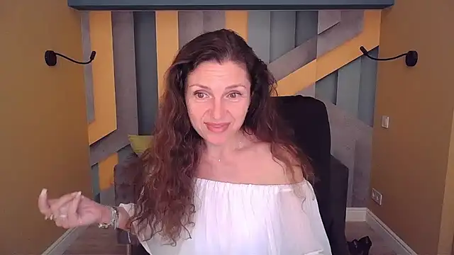 EllaLong webcam