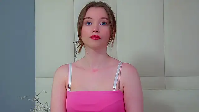 KeiraAsti webcam