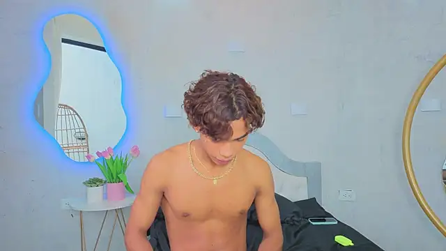 AlanCutee webcam