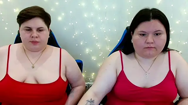 BeckyAndHellen webcam