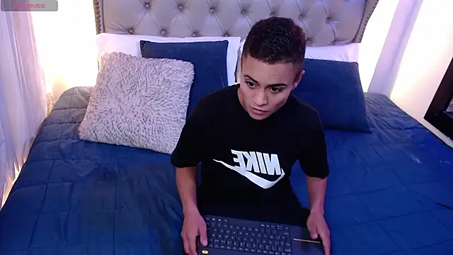 Liiamthompson webcam