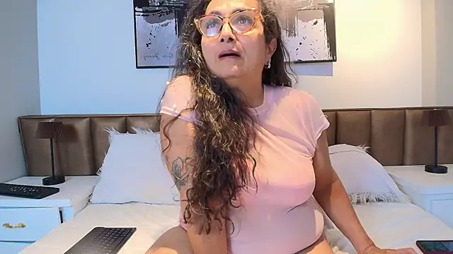 AlessandraLeroy webcam