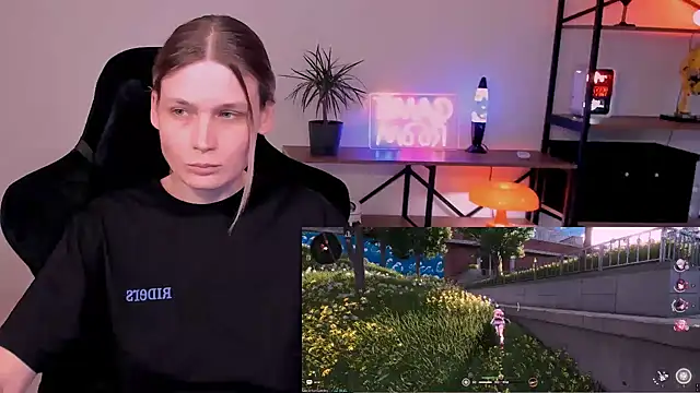 Nessi_Villain webcam