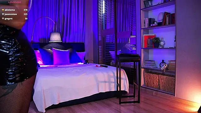 Nikki__Amour webcam