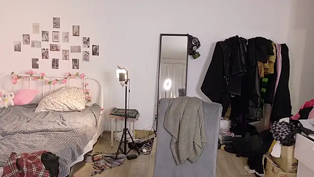 KikiMoor webcam