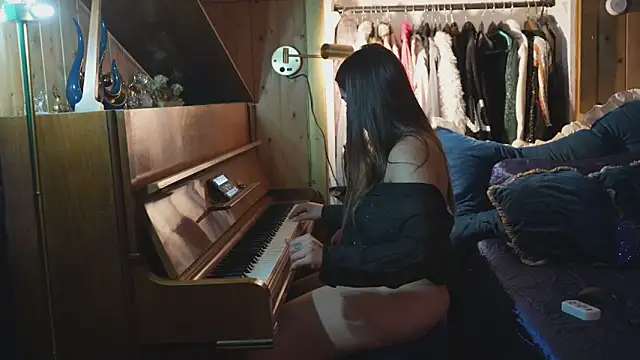 VanessaDoyle webcam