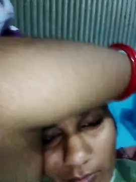 Raveena0990 webcam