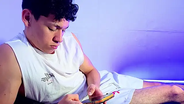 Luke_Muscle webcam
