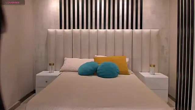 AmbarJames_ webcam