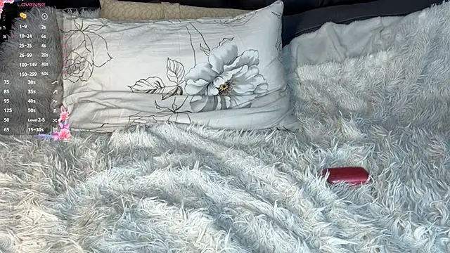 DreamyOlivia webcam