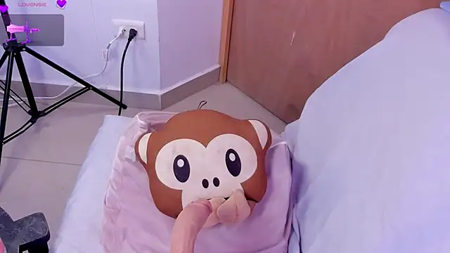 LilyRobertts webcam
