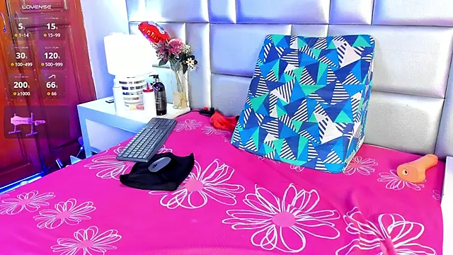 LovelyNickii webcam