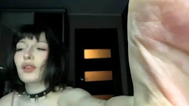 virusDoll webcam