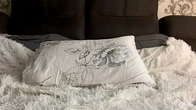 DreamyOlivia webcam