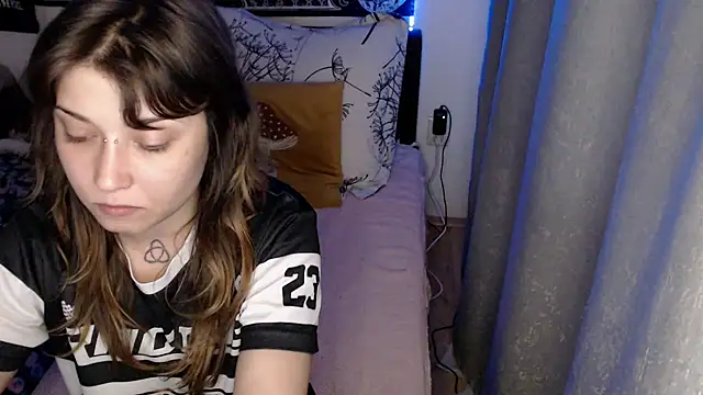AlienforTwenty webcam