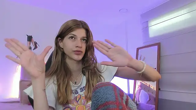 Nora_Vennucci live sex cam