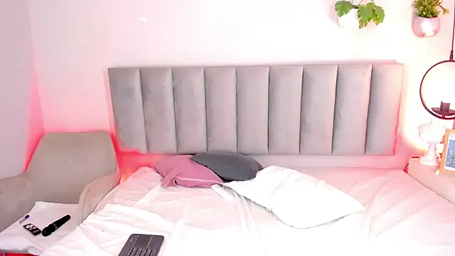 Tina_curly webcam