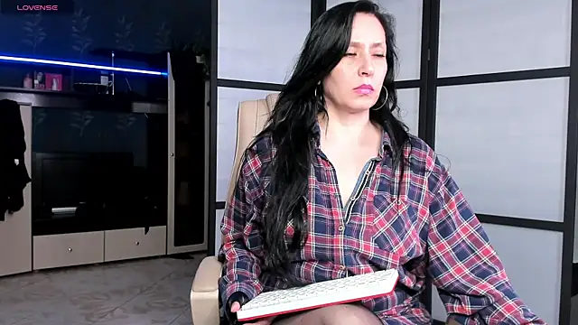 Lucky_Milf webcam