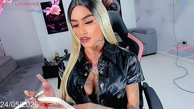 Nella_Dolls webcam